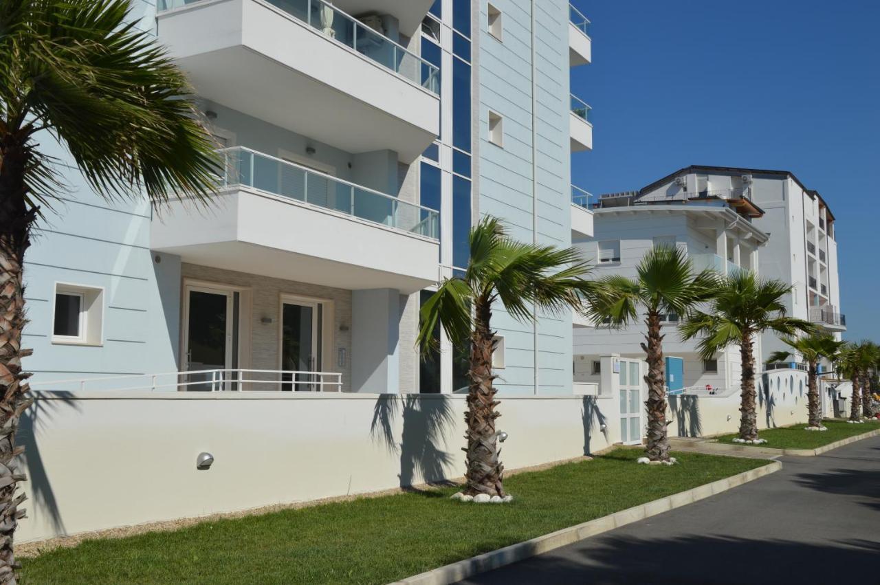 Case Vacanze Blue Bay Resort Roseto Degli Abruzzi Extérieur photo