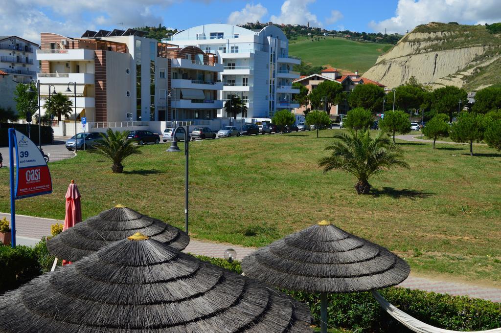 Case Vacanze Blue Bay Resort Roseto Degli Abruzzi Extérieur photo