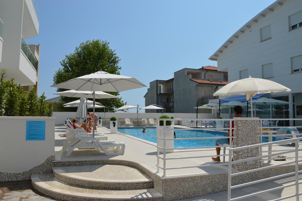 Case Vacanze Blue Bay Resort Roseto Degli Abruzzi Extérieur photo