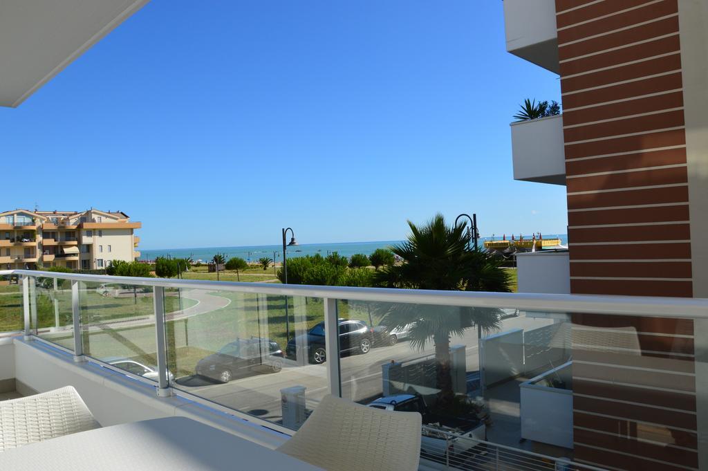 Case Vacanze Blue Bay Resort Roseto Degli Abruzzi Chambre photo