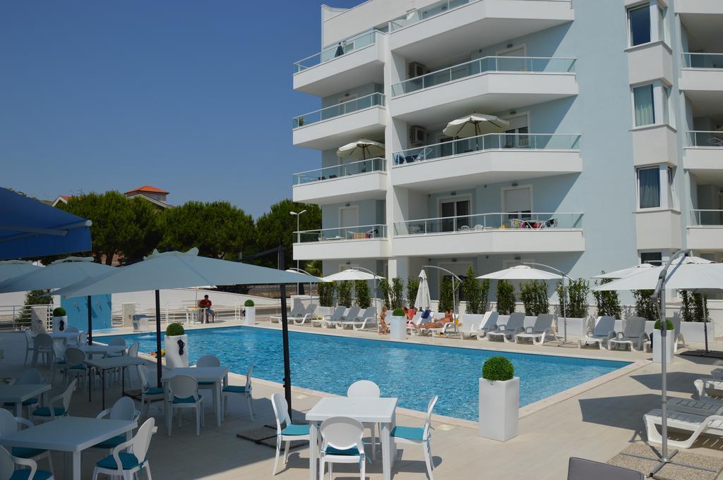 Case Vacanze Blue Bay Resort Roseto Degli Abruzzi Extérieur photo