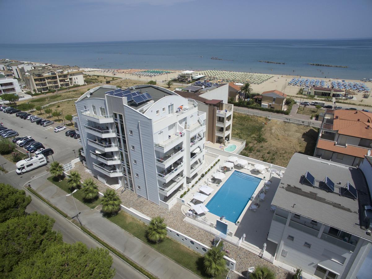 Case Vacanze Blue Bay Resort Roseto Degli Abruzzi Extérieur photo
