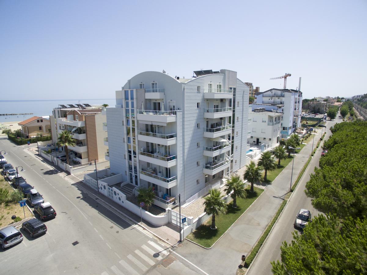 Case Vacanze Blue Bay Resort Roseto Degli Abruzzi Extérieur photo