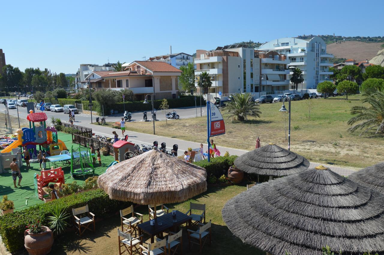 Case Vacanze Blue Bay Resort Roseto Degli Abruzzi Extérieur photo