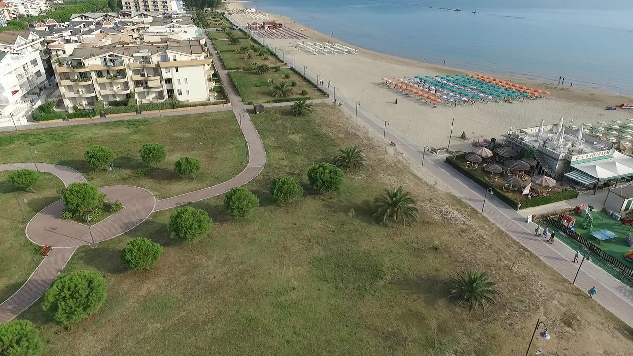 Case Vacanze Blue Bay Resort Roseto Degli Abruzzi Extérieur photo